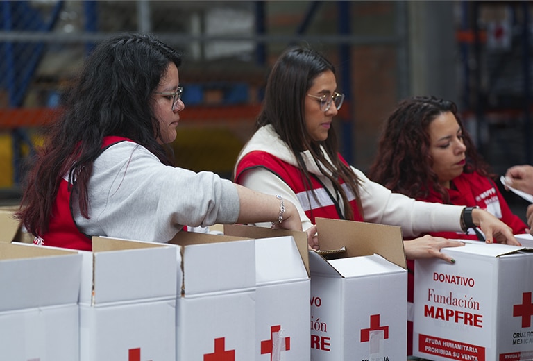 Todos con Veracruz El trabajo coordinado con Cruz Roja nos permitió llegar a miles de personas afectadas por las inundaciones